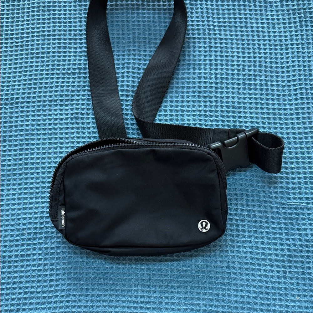 lululemon athletica Black Compact Belt Bag